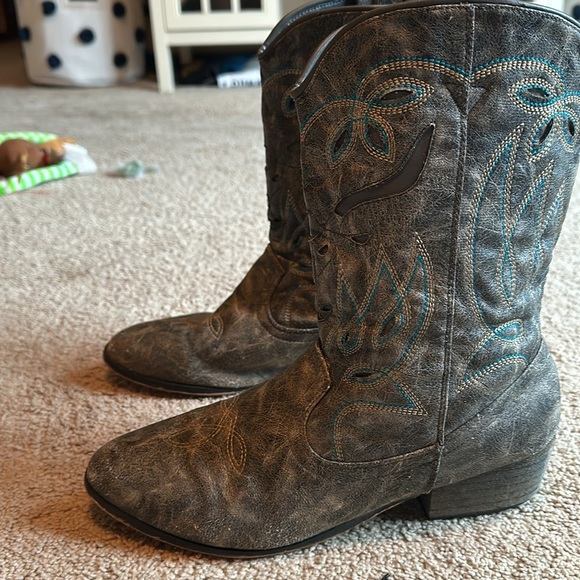 Loretta Rustic Cowboy Boots from Buckle - size 10 - Picture 2 of 9